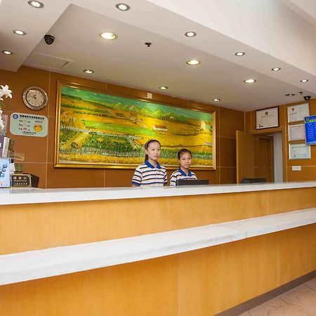 7天酒店莱芜凤城西大街店 外观 照片